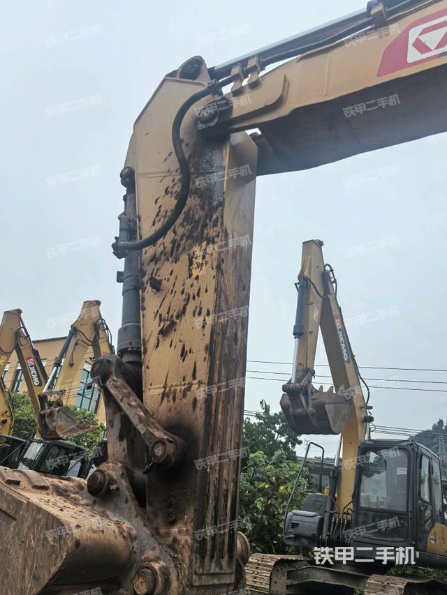大臂整体 右侧(工作和回转装置) 大臂整体 右侧(工作和回转装置)
