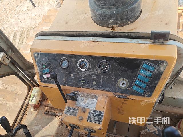 驾驶室操作台(设备外观及核心部件) 驾驶室操作台(设备外观及核心部件)