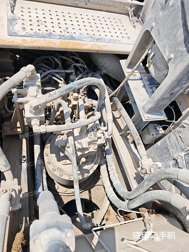 回转马达和主控阀（整机外观）