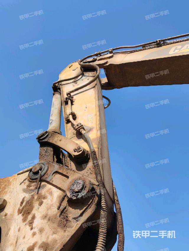 小臂整体左后(工作和回转装置) 小臂整体左后(工作和回转装置)