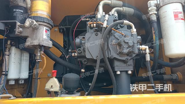 液壓泵艙室正面整體（整機(jī)外觀）