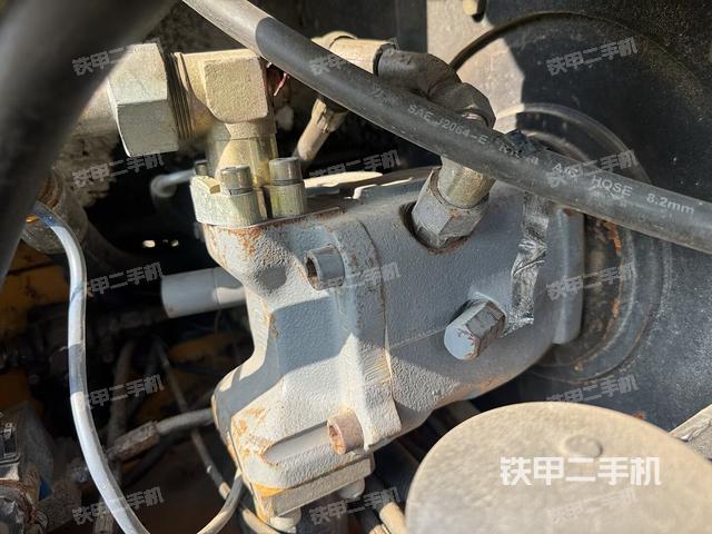 液壓泵艙室正面整體(整機外觀) 液壓泵艙室正面整體(整機外觀)