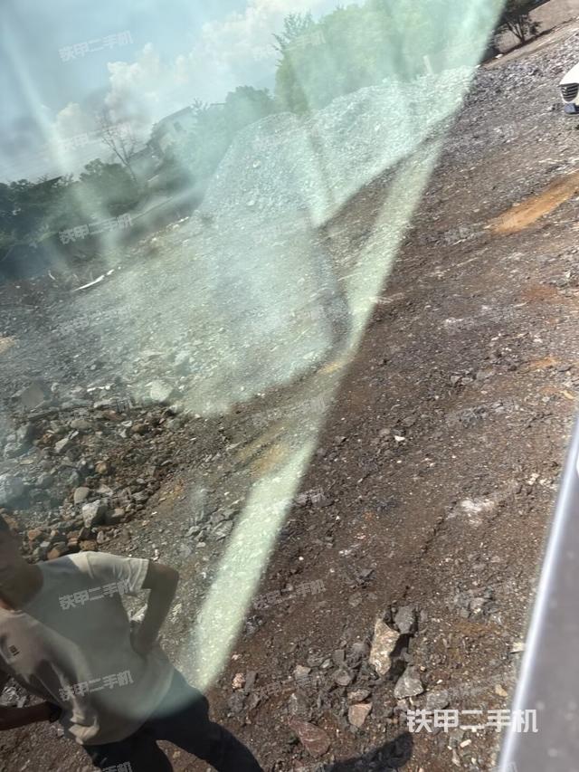 驾驶室左后45度(驾驶室部分) 驾驶室左后45度(驾驶室部分)