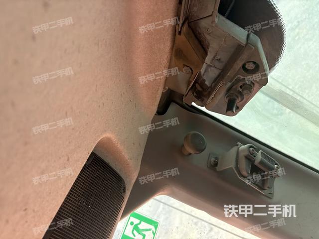座椅后部(驾驶室部分) 座椅后部(驾驶室部分)