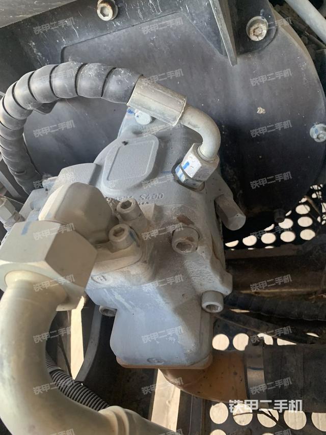 液压泵舱室正面整体(整机外观) 液压泵舱室正面整体(整机外观)