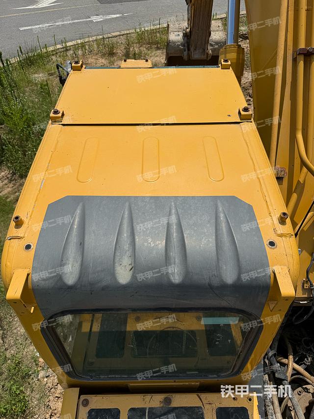 驾驶室顶部（整机外观）