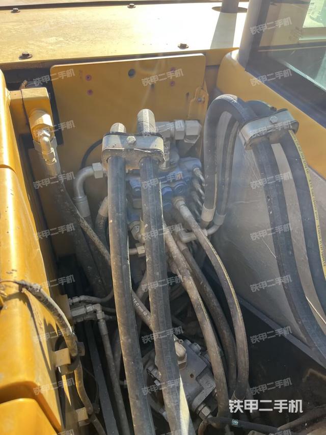 回转马达和主控阀（整机外观）