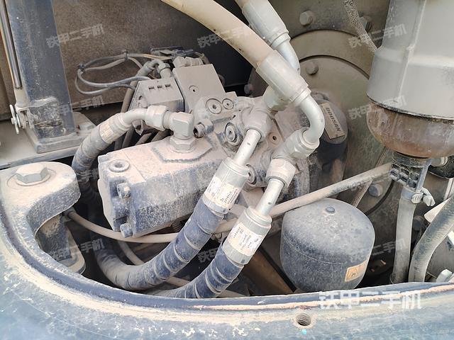液压泵舱室正面整体(整机外观) 液压泵舱室正面整体(整机外观)