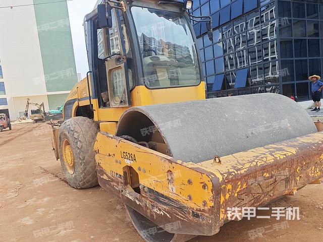 龍工LG522A機械驅(qū)動壓路機