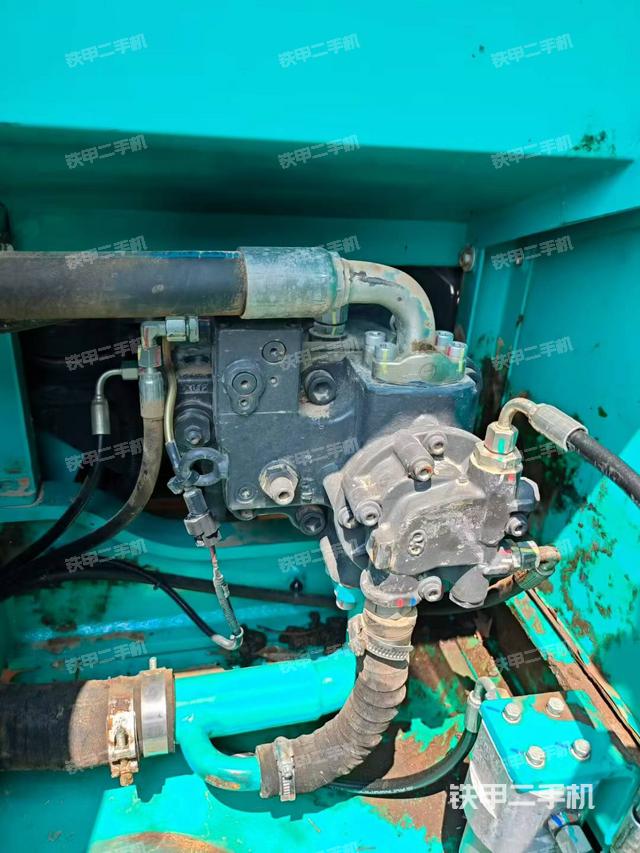 液壓泵艙室正面整體（整機(jī)外觀）