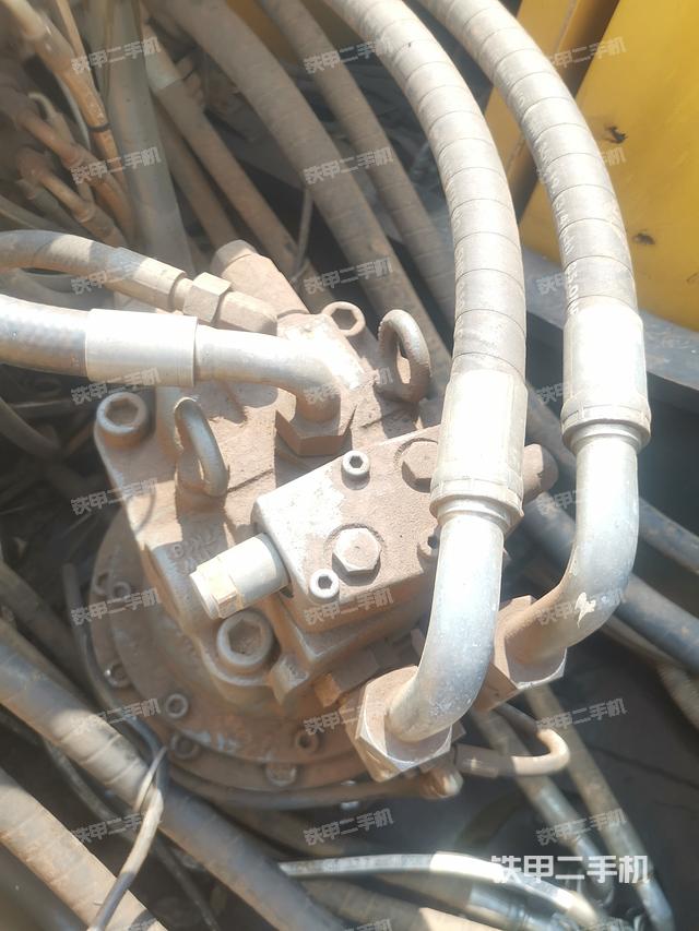 回转马达和主控阀（整机外观）