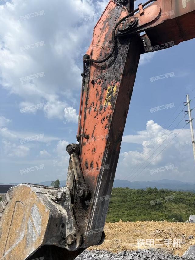 大臂整体 右侧(工作和回转装置) 大臂整体 右侧(工作和回转装置)