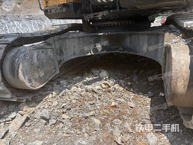 转盘和下车架正前(工作和回转装置) 转盘和下车架正前(工作和回转装置)