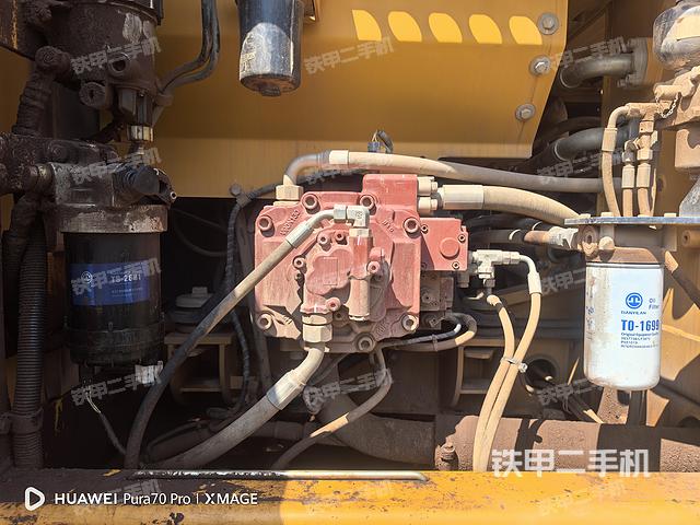 回转马达和主控阀（整机外观）