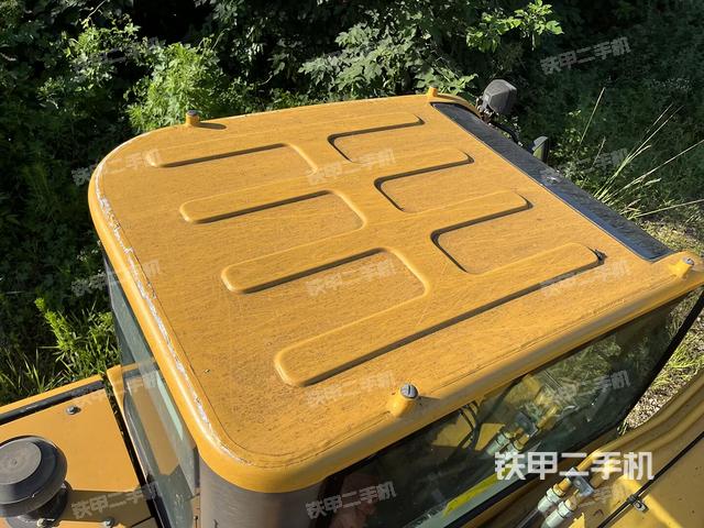 驾驶室顶部（整机外观）