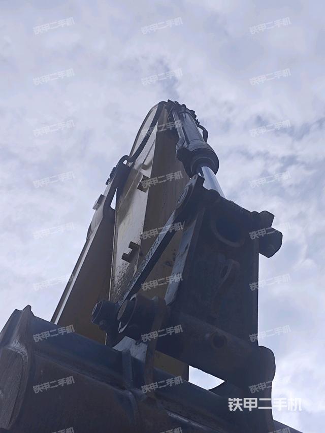 小臂整体右前(工作和回转装置) 小臂整体右前(工作和回转装置)
