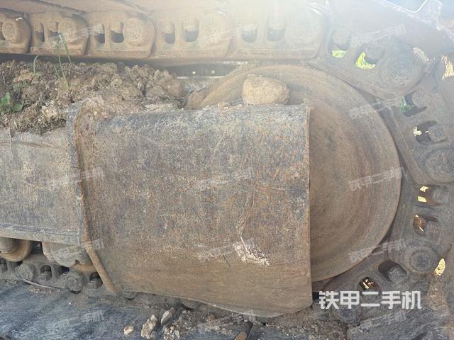 右侧履带整体(行走机构) 右侧履带整体(行走机构)