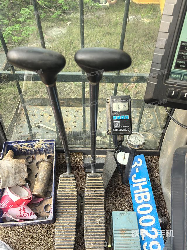 驾驶室操作台（设备外观及核心部件）