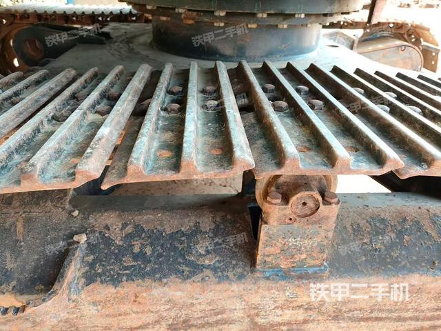 單側(cè)履帶整體（整機(jī)外觀）