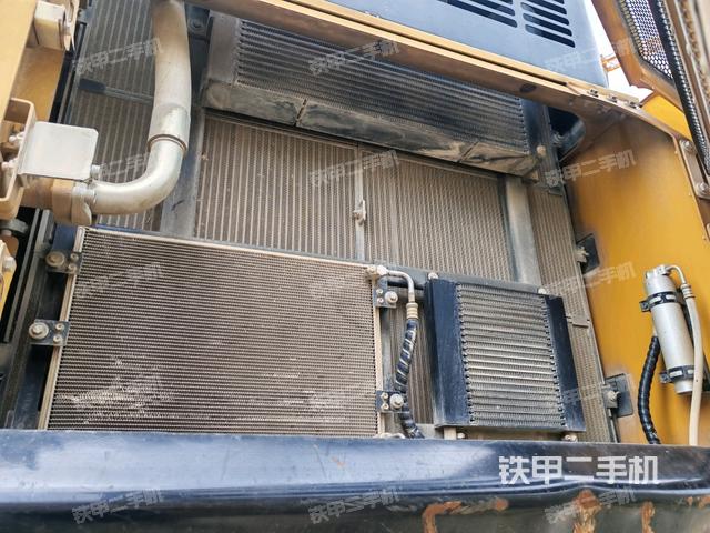 散熱器正面(大件艙室) 散熱器正面(大件艙室)