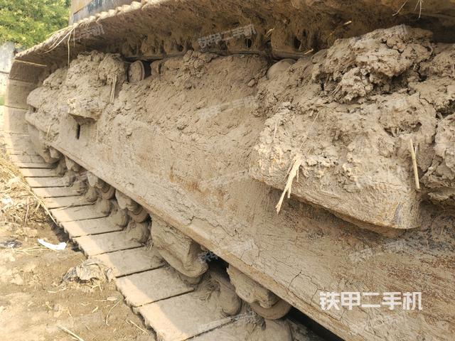 右侧履带整体(行走机构) 右侧履带整体(行走机构)