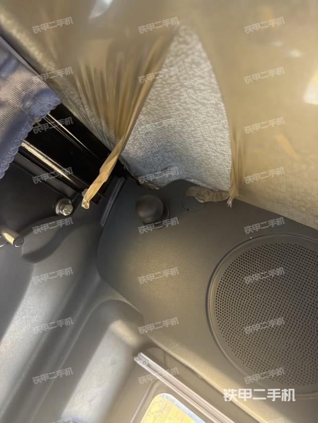 座椅后部(驾驶室部分) 座椅后部(驾驶室部分)