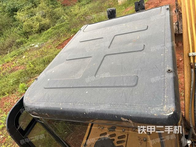 驾驶室顶部（整机外观）