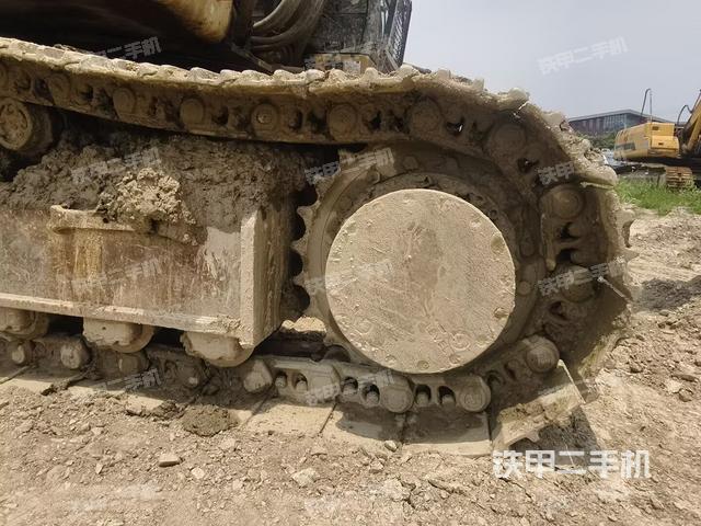 左驅(qū)動輪（行走機(jī)構(gòu)）