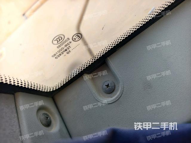 后窗玻璃角標(駕駛室部分) 后窗玻璃角標(駕駛室部分)