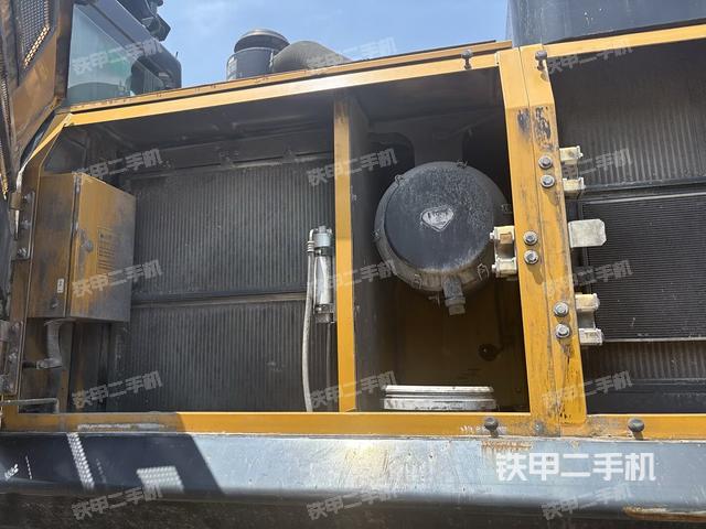 散热器正面(大件舱室) 散热器正面(大件舱室)