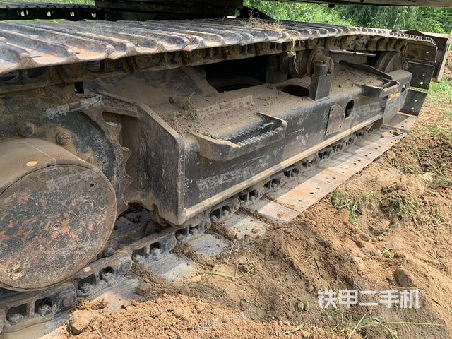 单侧履带整体(整机外观) 单侧履带整体(整机外观)