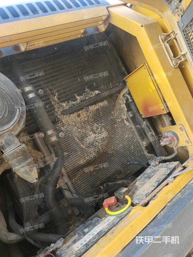 散熱器正面(大件艙室) 散熱器正面(大件艙室)