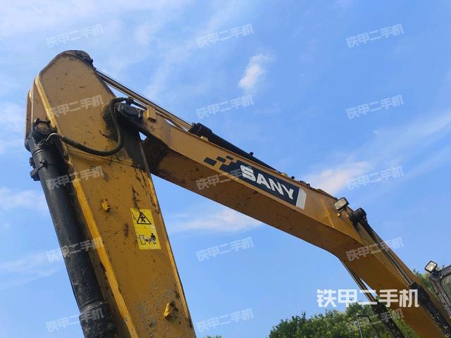 小臂整体右前(工作和回转装置) 小臂整体右前(工作和回转装置)