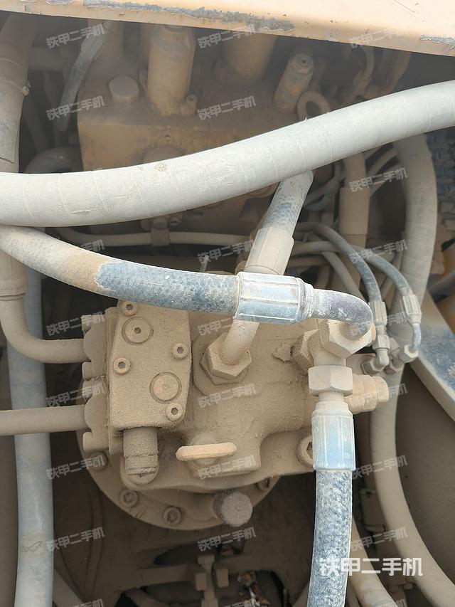 回转马达和主控阀（整机外观）