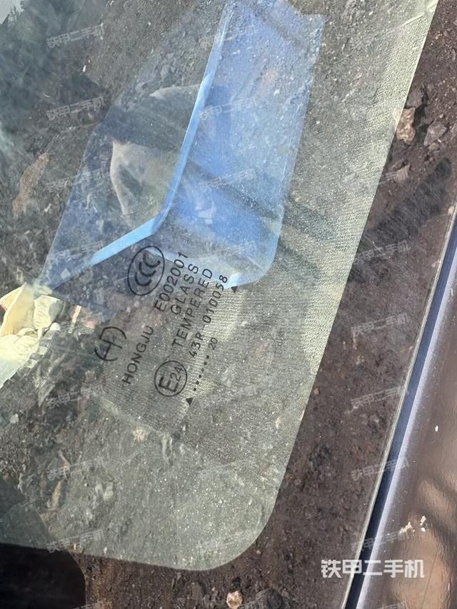 左后方玻璃角标(驾驶室部分) 左后方玻璃角标(驾驶室部分)