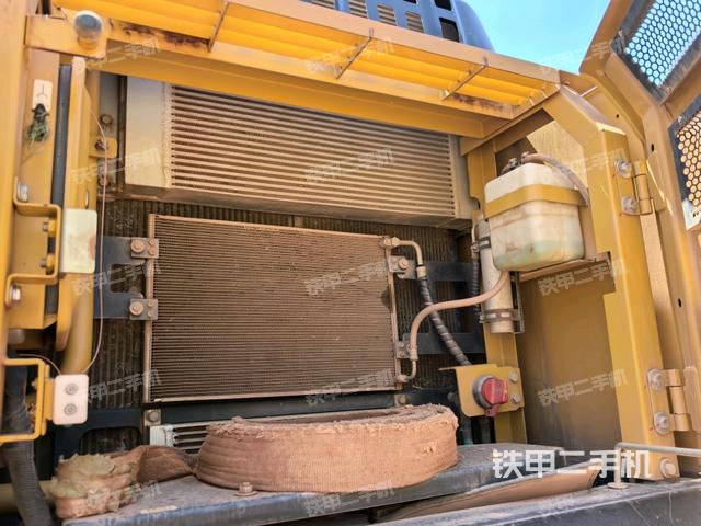 散热器正面(大件舱室) 散热器正面(大件舱室)