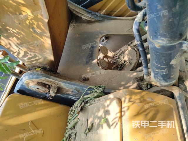 大臂根部 斜视(工作和回转装置) 大臂根部 斜视(工作和回转装置)