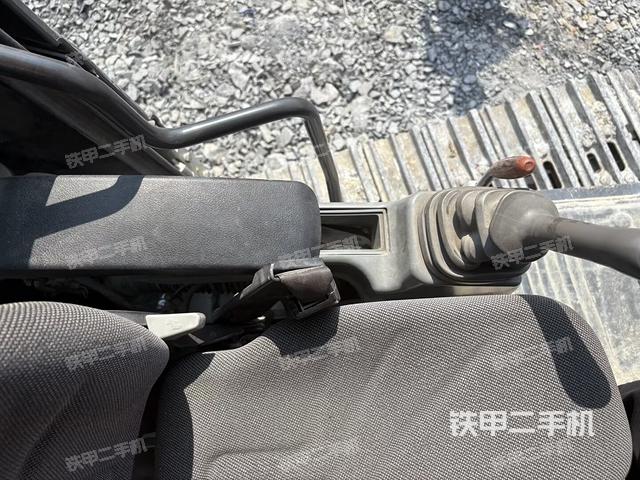 后窗玻璃角标(驾驶室部分) 后窗玻璃角标(驾驶室部分)