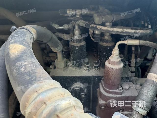 驾驶室顶部俯视(上车部件) 驾驶室顶部俯视(上车部件)
