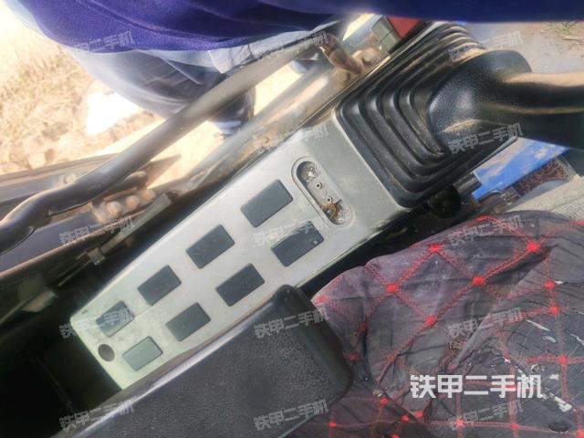 座椅左侧控制台/音响/含左手柄（驾驶室部分）