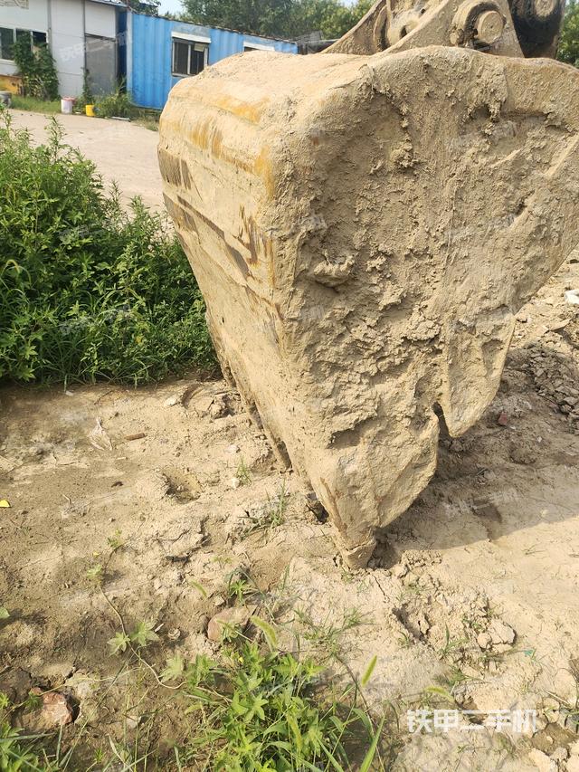 铲斗右后整体(工作和回转装置) 铲斗右后整体(工作和回转装置)