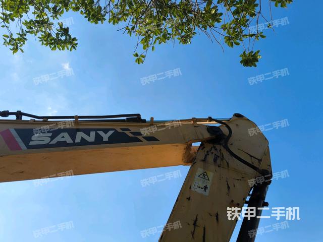 大臂背部俯视(工作和回转装置) 大臂背部俯视(工作和回转装置)