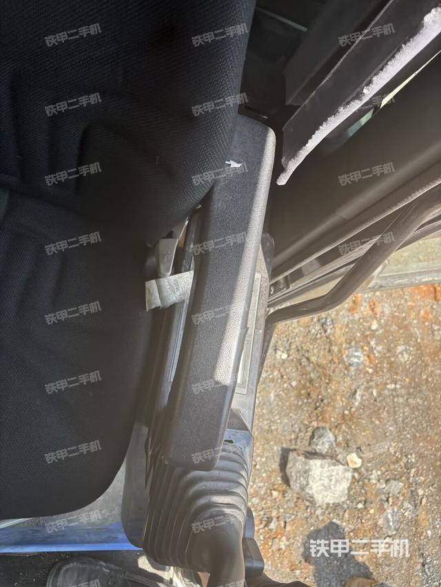 后窗玻璃角标(驾驶室部分) 后窗玻璃角标(驾驶室部分)