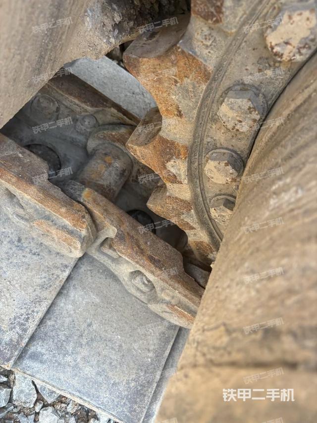 右侧履带整体(行走机构) 右侧履带整体(行走机构)