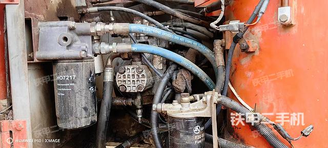 液壓泵艙室正面整體(整機(jī)外觀) 液壓泵艙室正面整體(整機(jī)外觀)