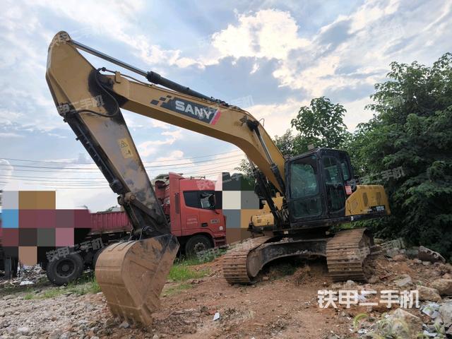 三一重工SY215C挖掘機(jī)