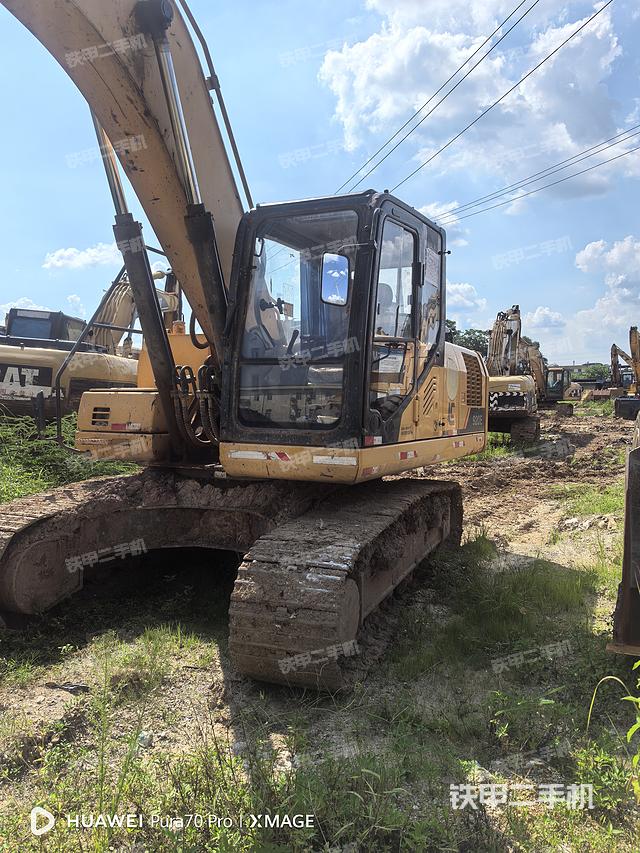 驾驶室顶部（整机外观）