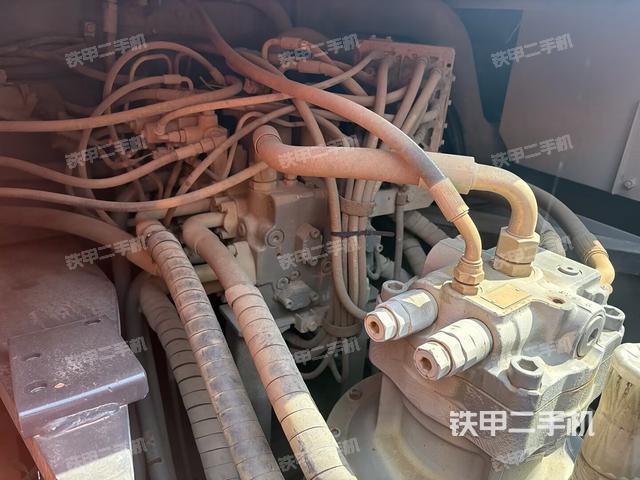 驾驶室顶部俯视(上车部件) 驾驶室顶部俯视(上车部件)