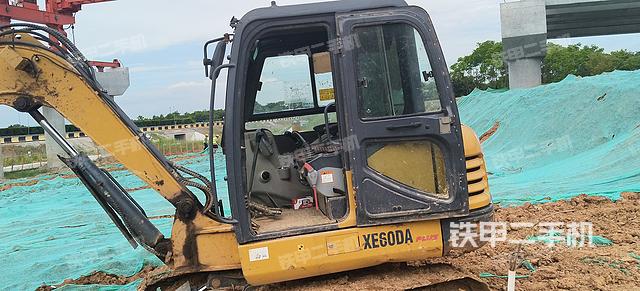 驾驶室整体（整机外观）