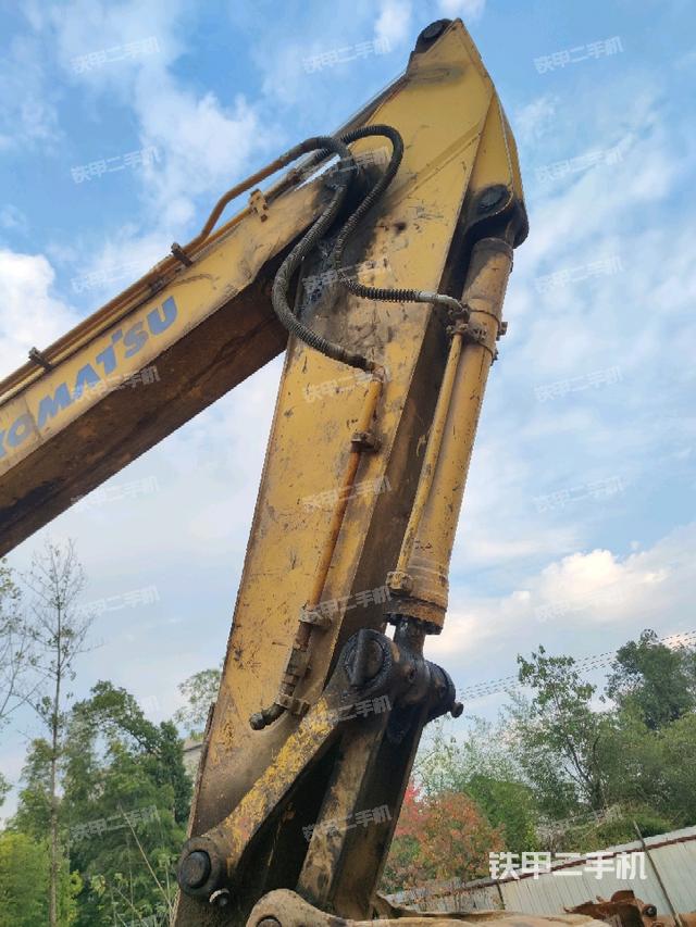 小臂整体右前(工作和回转装置) 小臂整体右前(工作和回转装置)